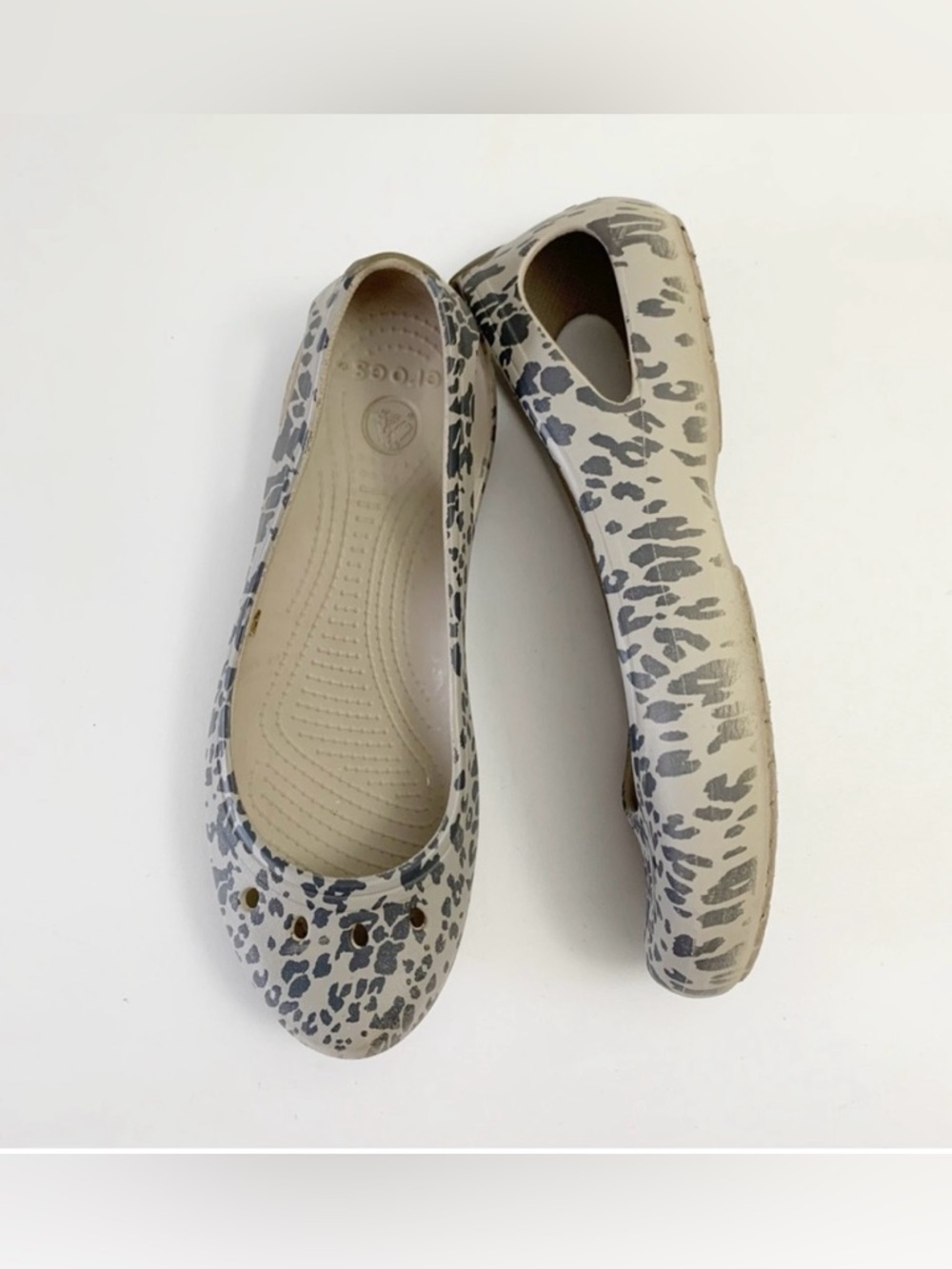▪️Crocs "Kadee" Leopard Print Women's Flats ~ 11